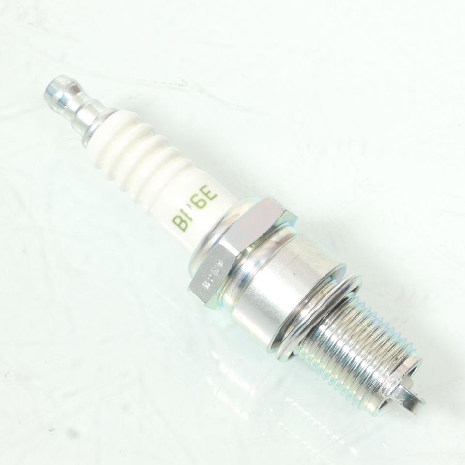 Bougie d'allumage NGK pour moto BP6E / 7529 Neuf