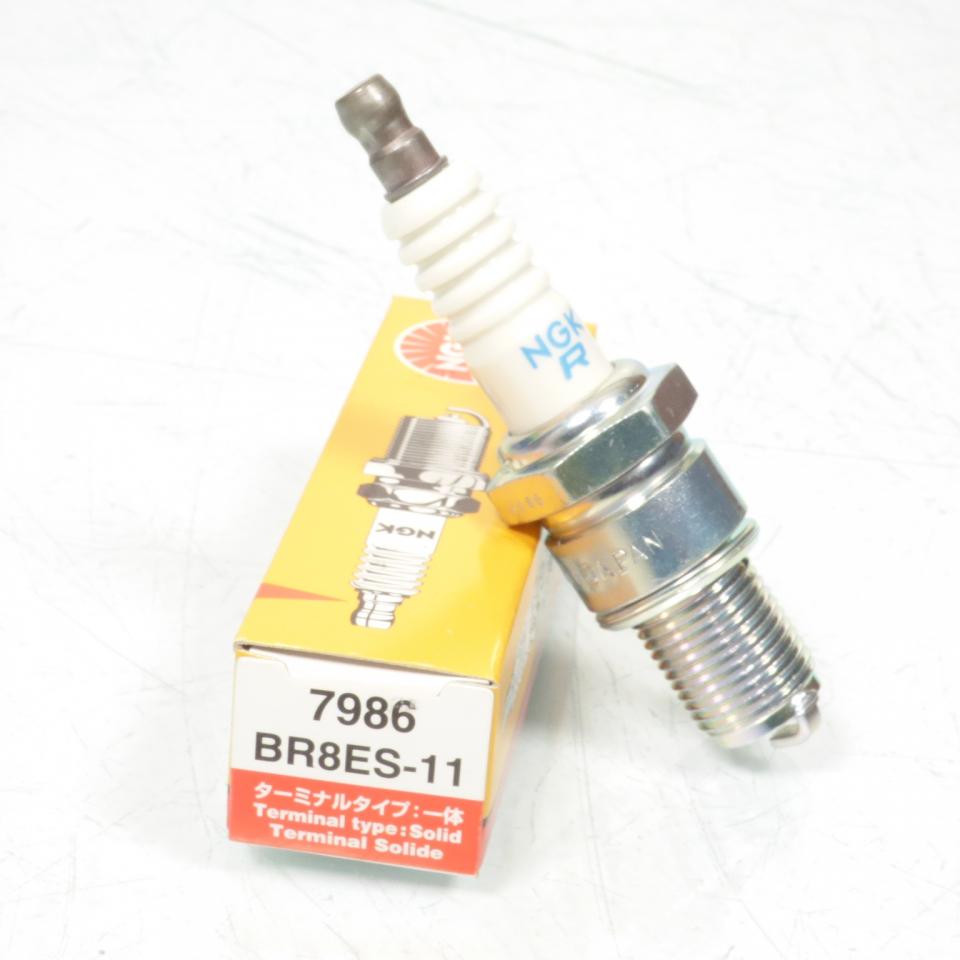 Bougie d'allumage NGK pour moto BR8ES11 / 7986 Neuf