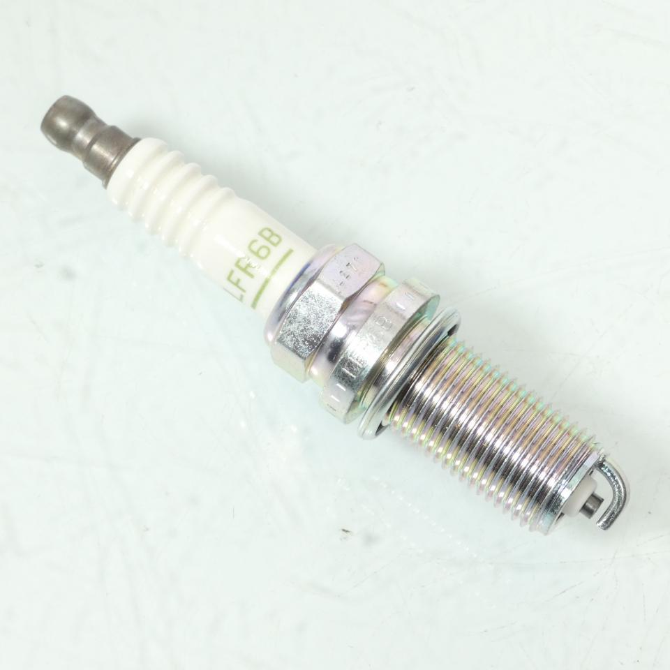 Bougie d'allumage NGK pour auto LFR6B / 6677 Neuf