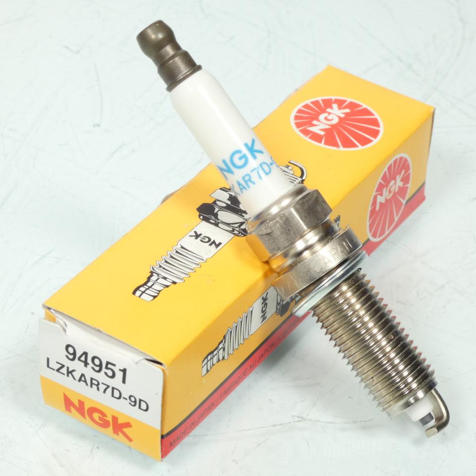 Bougie d'allumage NGK pour moto LZKAR7D-9D / 94951 Neuf