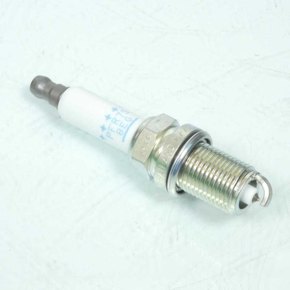 Bougie d'allumage NGK pour moto PFR7S8EG / 1675 Neuf