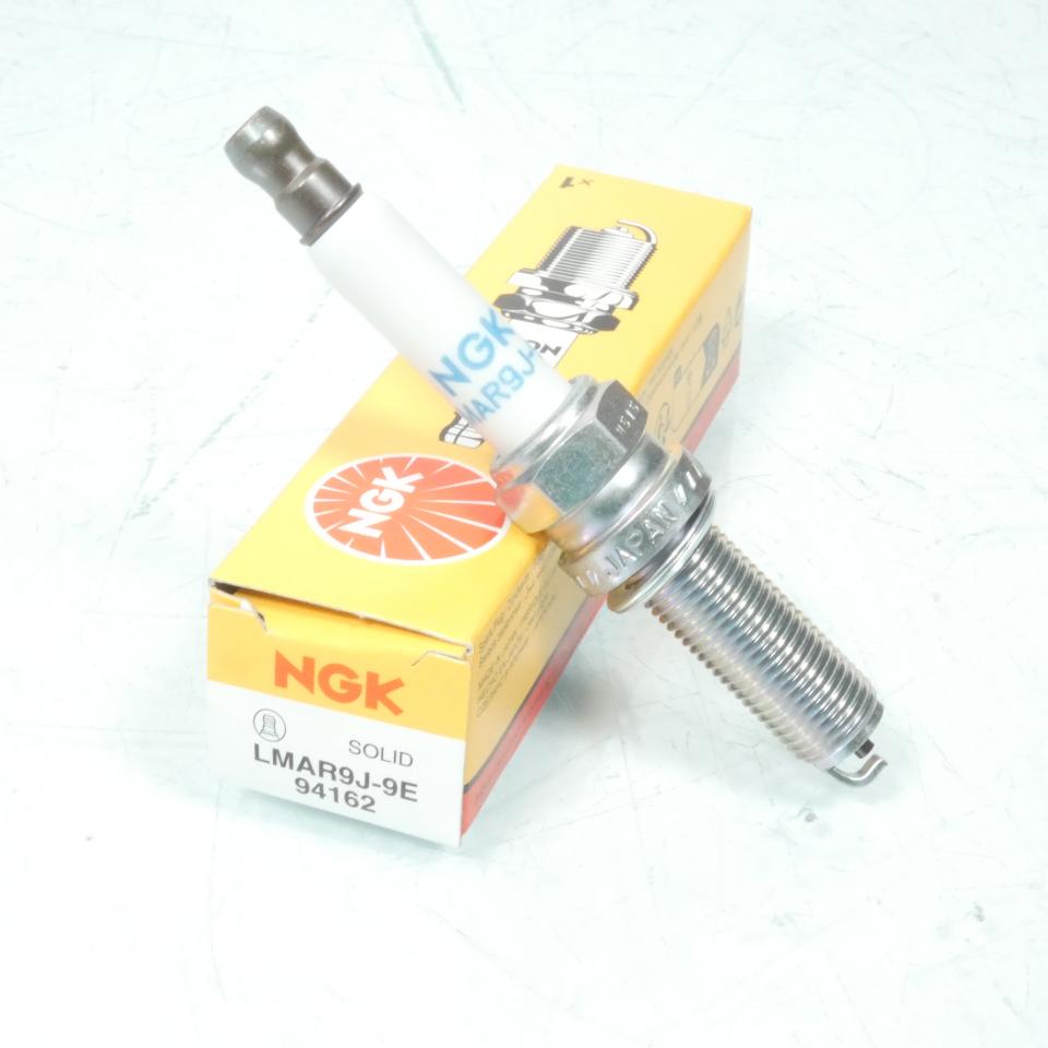 Bougie d'allumage NGK pour moto BMW 850 F Gs 2019 à 2021 LMAR9J-9E / 94162 / 10 Neuf