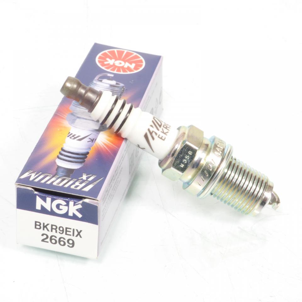Bougie d'allumage NGK pour moto BKR9EIX / 2669 Neuf
