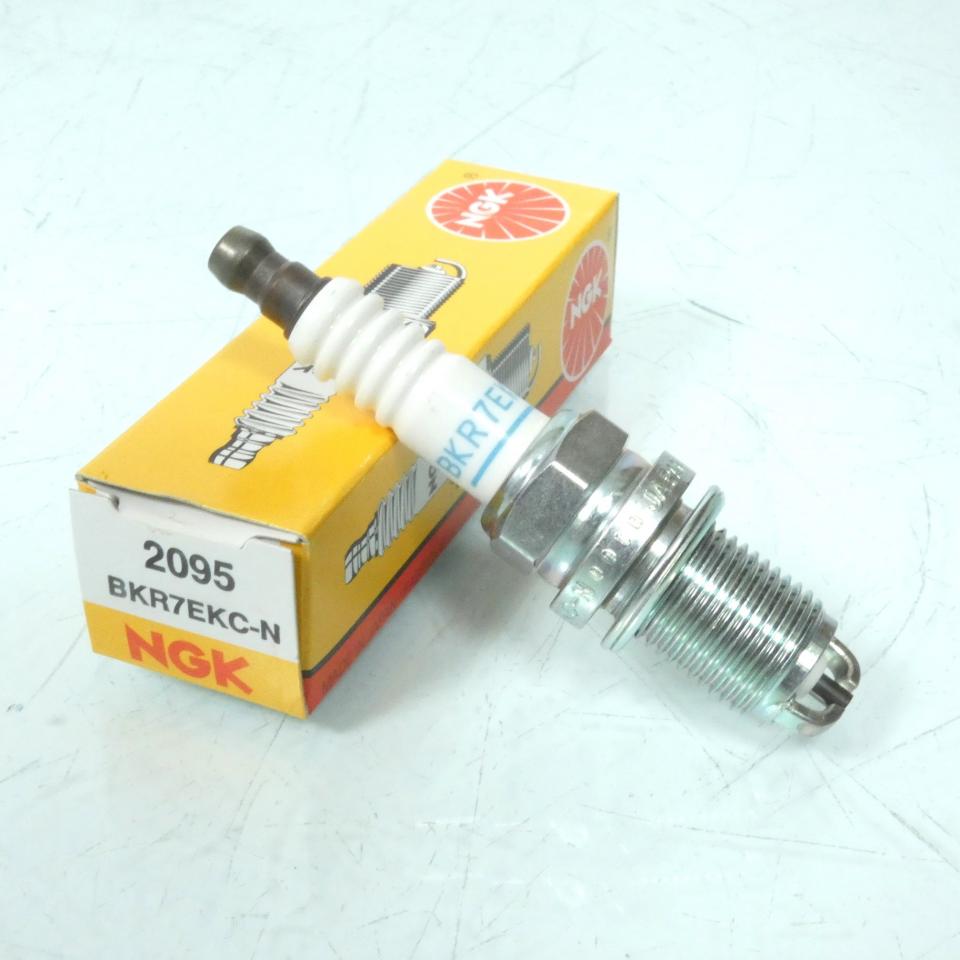 Bougie d'allumage NGK pour Moto BMW 850 R Rt 1996 à 2006 BKR7EKC-N Neuf