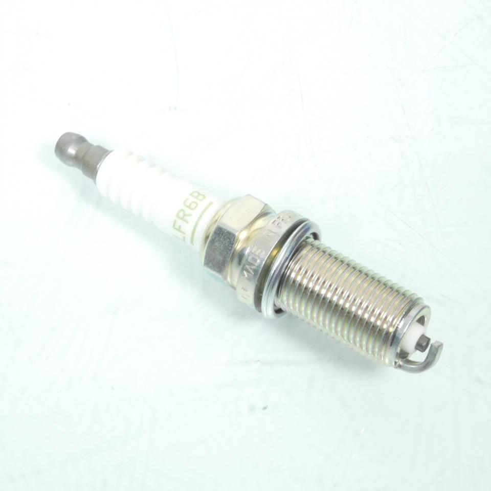Bougie d'allumage NGK pour moto LFR6B / 6677 / 10 Neuf
