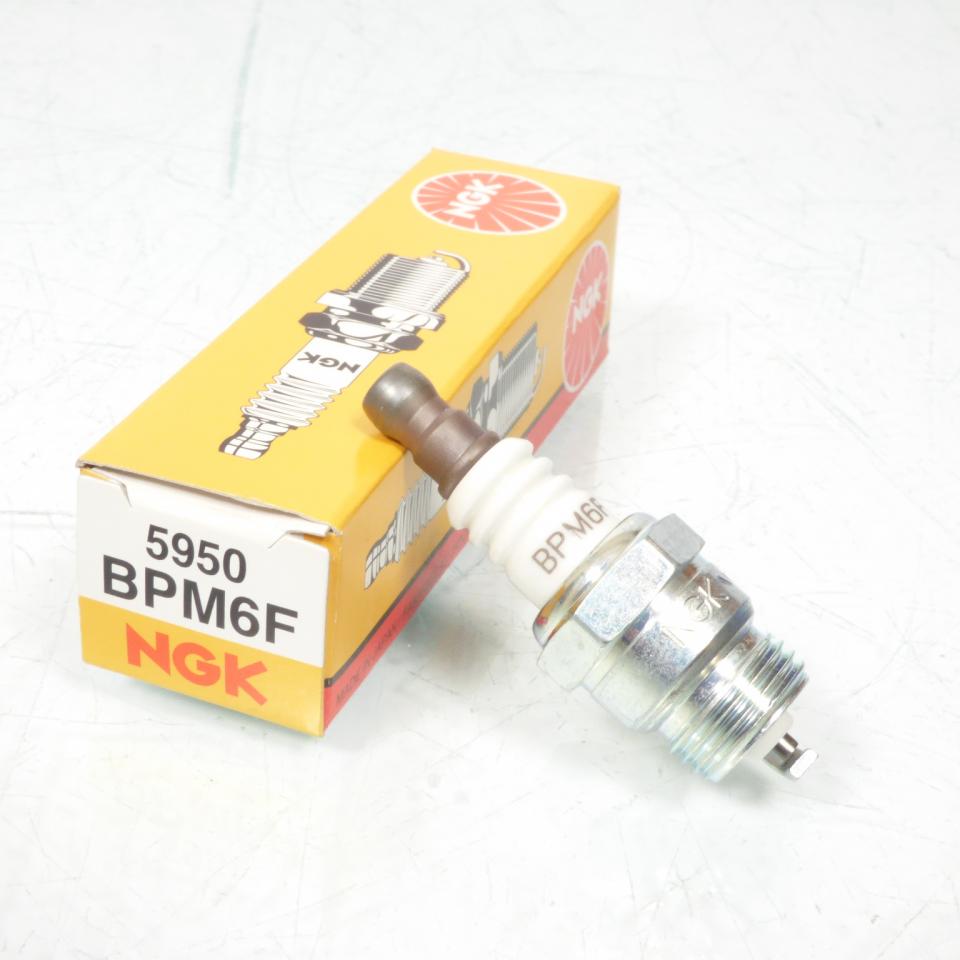 Bougie d'allumage NGK pour moto BPM6F / 5950 Neuf