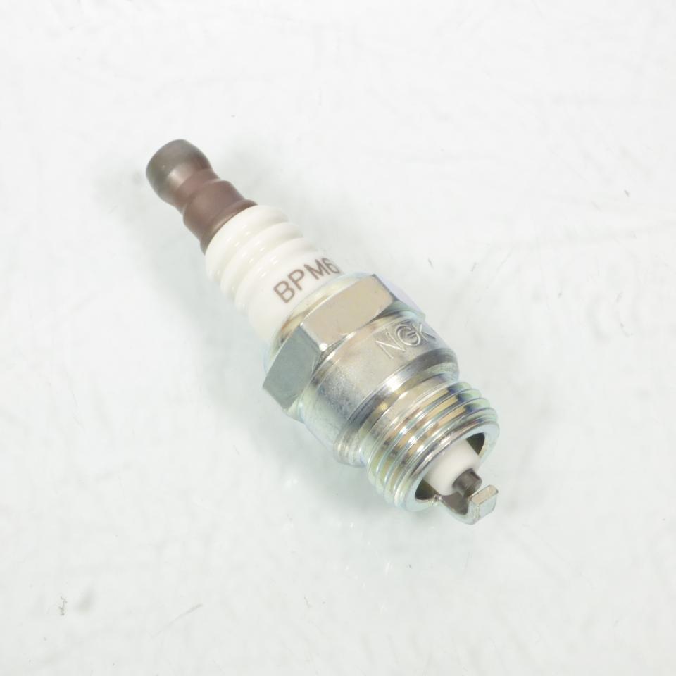 Bougie d'allumage NGK pour moto BPM6F / 5950 Neuf