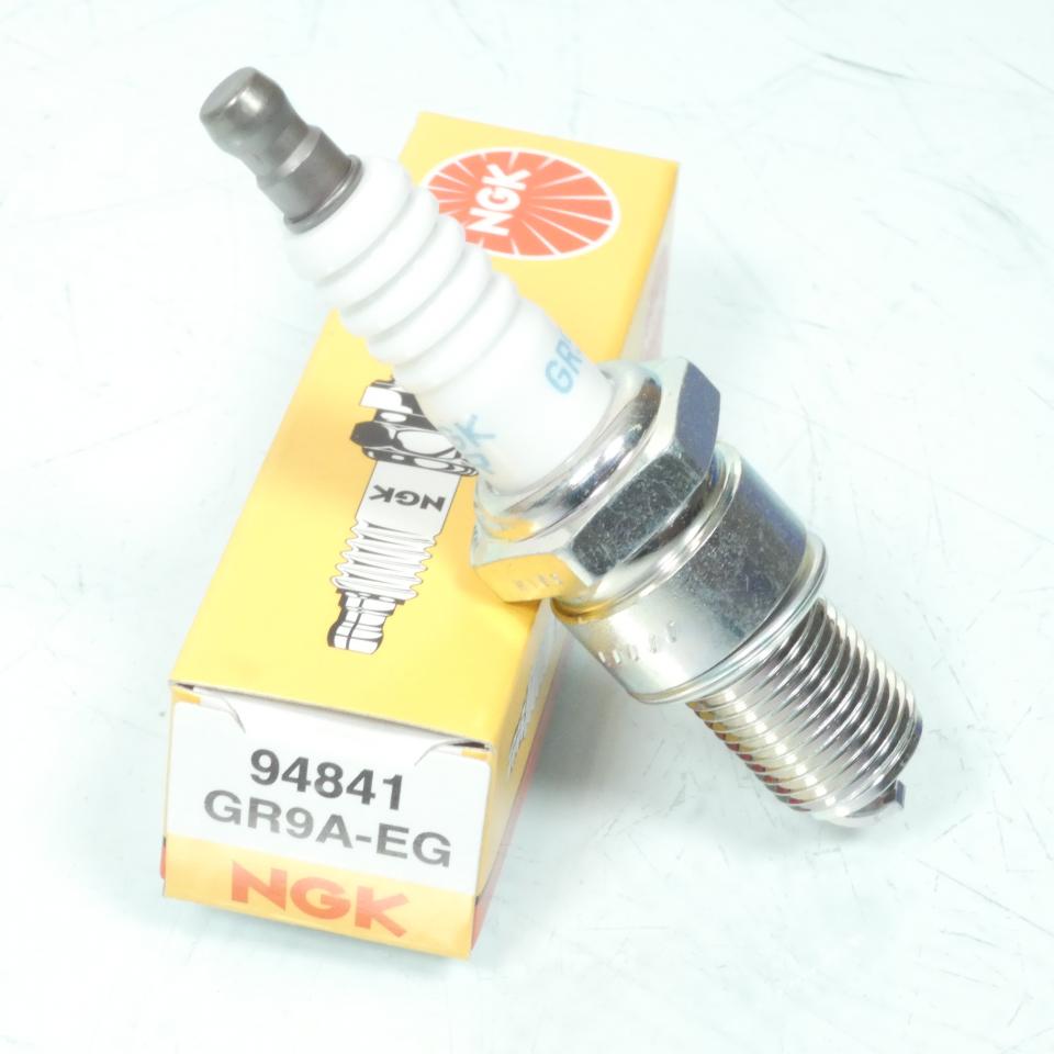 Bougie d'allumage NGK pour moto GR9A-EG / 94841 / Par 10 Neuf