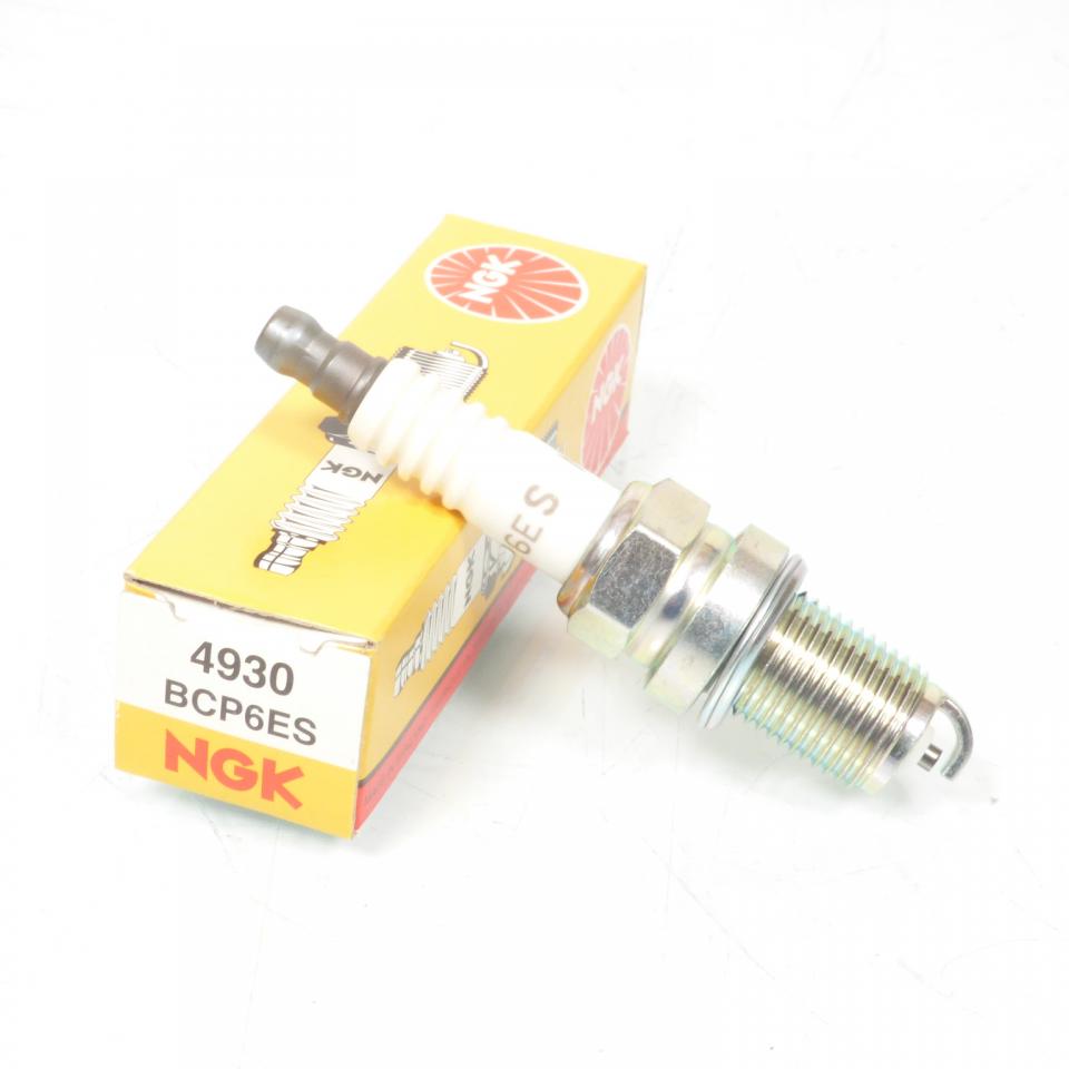 Bougie d'allumage NGK pour moto BCP6ES / 4930 / Par 10 Neuf