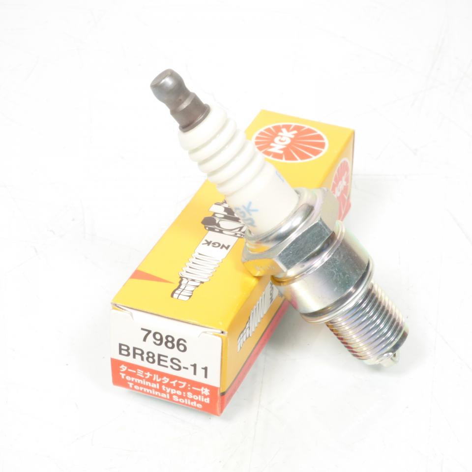 Bougie d'allumage NGK pour moto BR8ES11 / 7986 / Par 10 Neuf