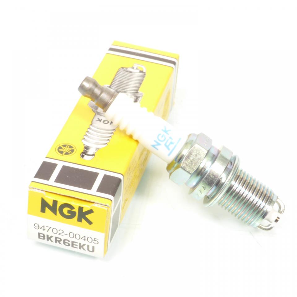 Bougie d'allumage NGK pour moto BKR6EKU / 94702-00405 Neuf
