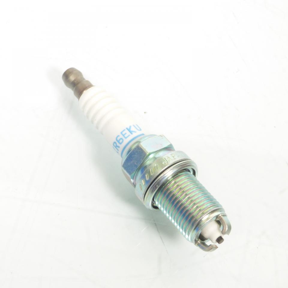 Bougie d'allumage NGK pour moto BKR6EKU / 94702-00405 Neuf