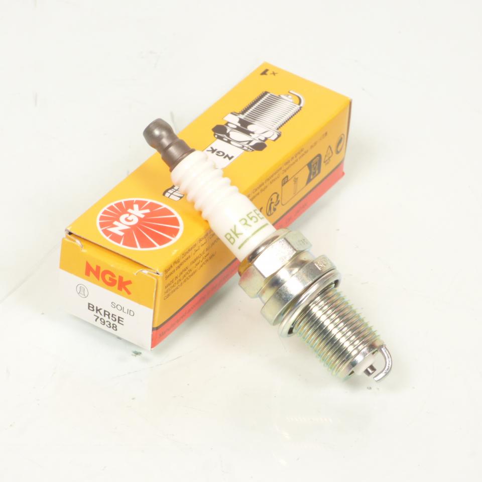 Bougie d'allumage NGK pour Deux Roues John Deere BKR5E / 7938 Neuf