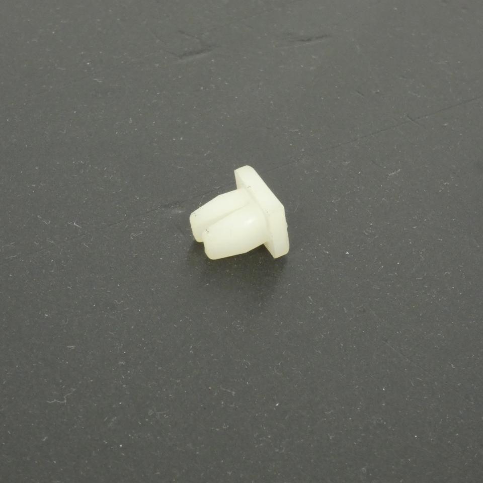 Écrou plastique à clipser pour scooter Peugeot 50 SC 705186 Neuf