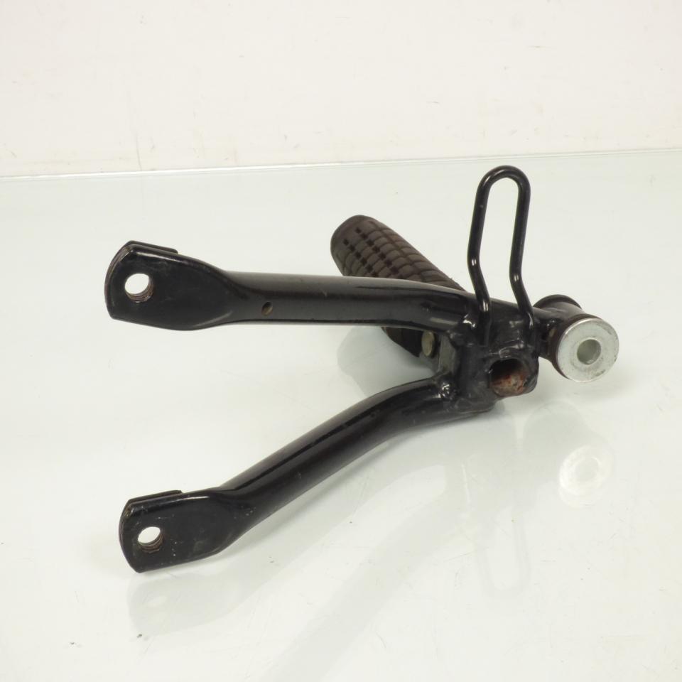 Platine de repose pied passager droit origine pour moto Honda 125 CBF 2010 Occasion