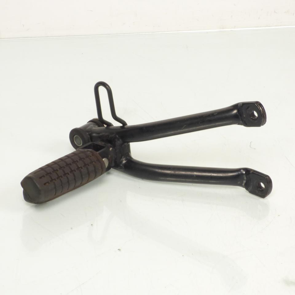 Platine de repose pied passager droit origine pour moto Honda 125 CBF 2010 Occasion