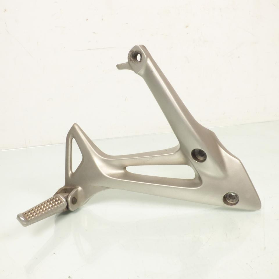 Platine de repose pied passager droit origine pour Moto Honda 800 VFR 2002 à 2009 50750-MCW-D00 Occasion
