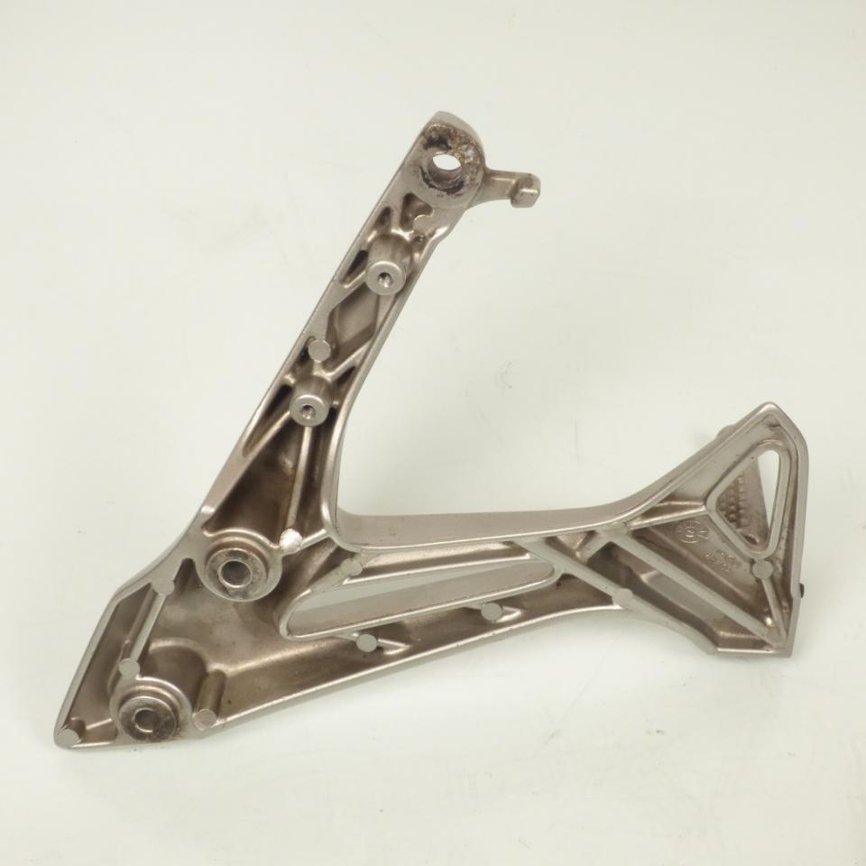 Platine de repose pied passager droit origine pour Moto Honda 800 VFR 2002 à 2009 50750-MCW-D00 Occasion