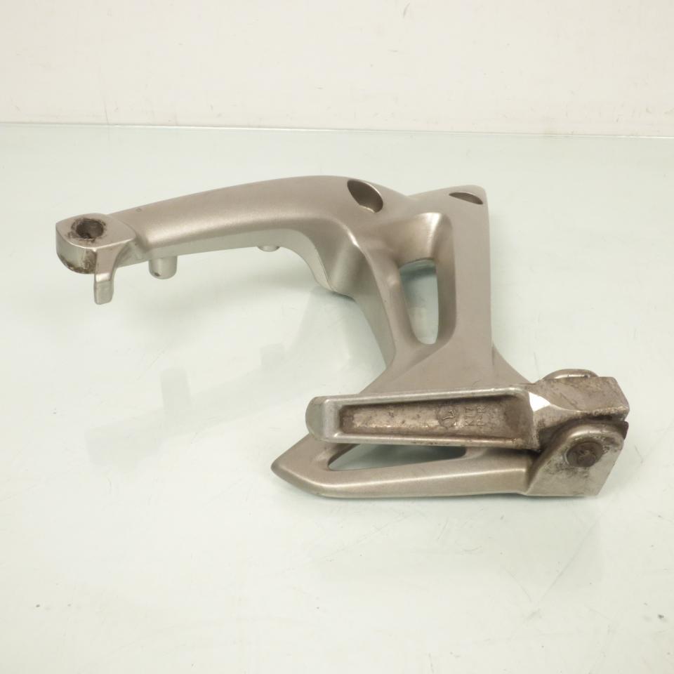 Platine de repose pied passager droit origine pour Moto Honda 800 VFR 2002 à 2009 50750-MCW-D00 Occasion