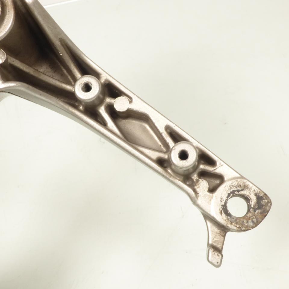 Platine de repose pied passager droit origine pour Moto Honda 800 VFR 2002 à 2009 50750-MCW-D00 Occasion