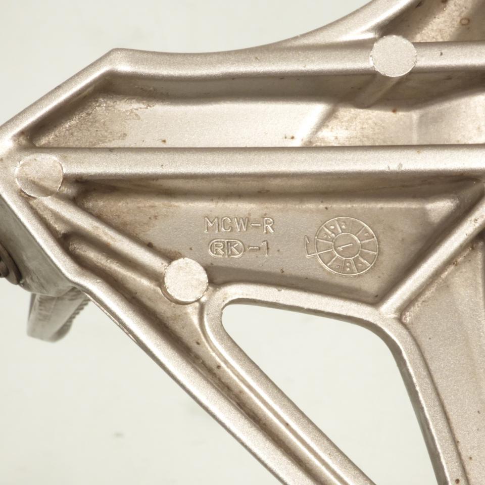 Platine de repose pied passager droit origine pour Moto Honda 800 VFR 2002 à 2009 50750-MCW-D00 Occasion