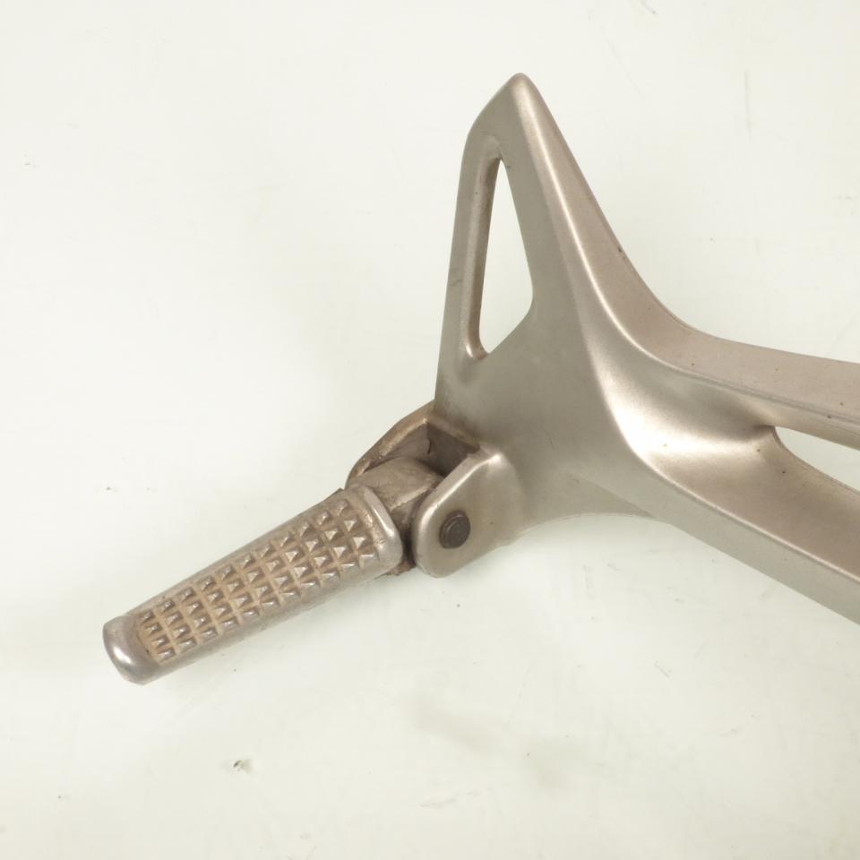 Platine de repose pied passager droit origine pour Moto Honda 800 VFR 2002 à 2009 50750-MCW-D00 Occasion