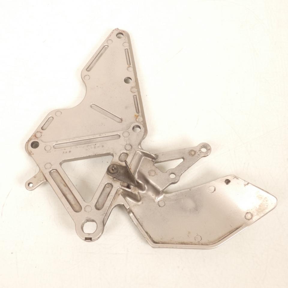 Platine de repose pied pilote droit origine pour moto Suzuki 400 Bandit 1991 à 1993 43511-10D00-000 / 10D Occasion