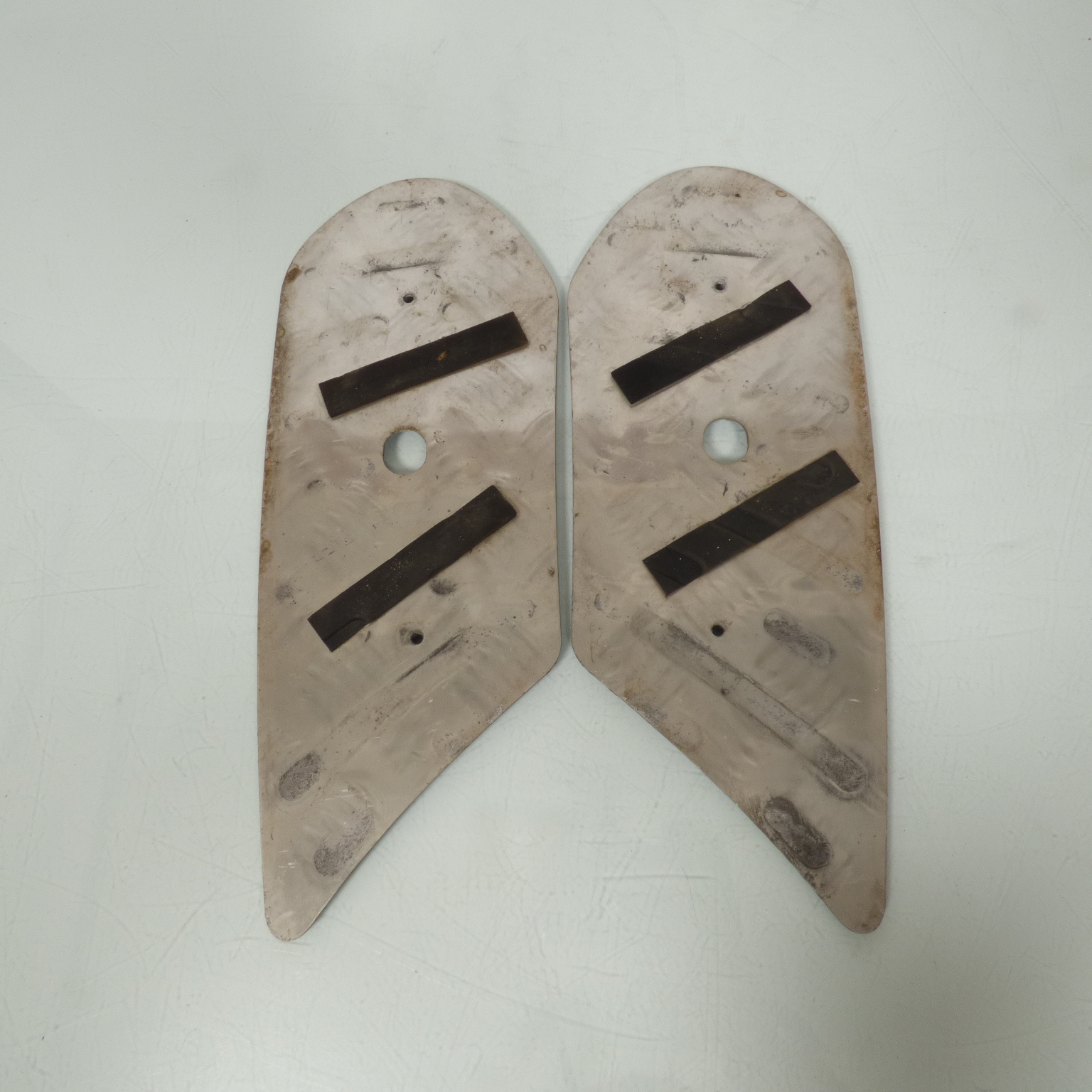 Protection de marche pied origine pour scooter Peugeot 50 STREETZONE 2014-2020