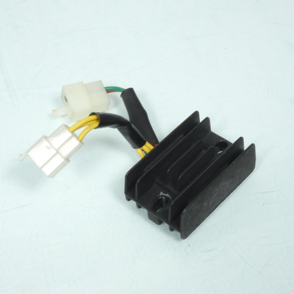 Régulateur redresseur de tension origine pour Scooter Peugeot 50 Kisbee 2T 2018 à 2020 1179073400 / 2003177100 / SMST110AF-17N / VGAK1AEJA Occasion