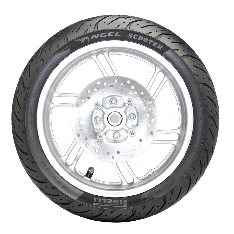 Pneu 110-70-11 Pirelli pour Scooter Piaggio 50 Vespa Primavera 4T 3V Euro4 2017 à 2020 AV Neuf