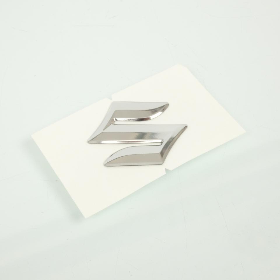 Emblème Suzuki origine pour moto Suzuki 1250 Bandit 2014 à 2016 68111-47HA0-000