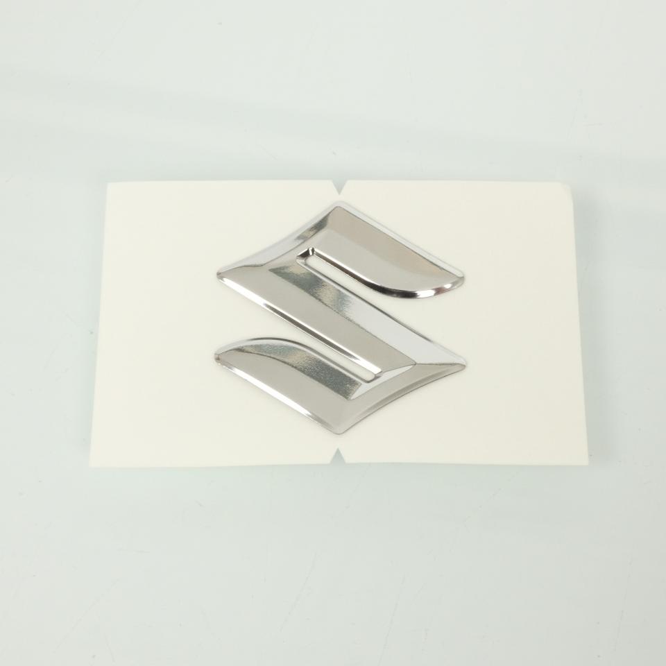 Emblème Suzuki origine pour moto Suzuki 1250 Bandit 2014 à 2016 68111-47HA0-000