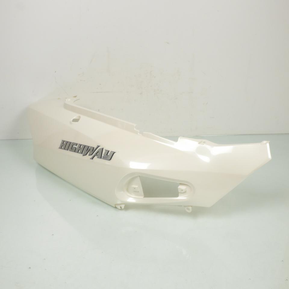 Coque arrière droite pour scooter Benzhou 125 Highway TM00-070100007 blanc Neuf