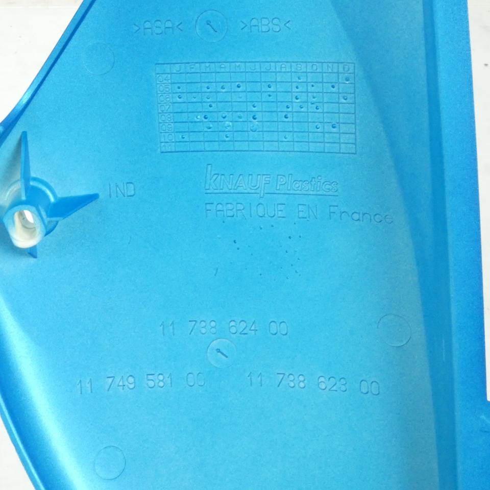 Coque arrière droite pour scooter Peugeot 50 TKR 2000 à 2003 738623E9 Bleu