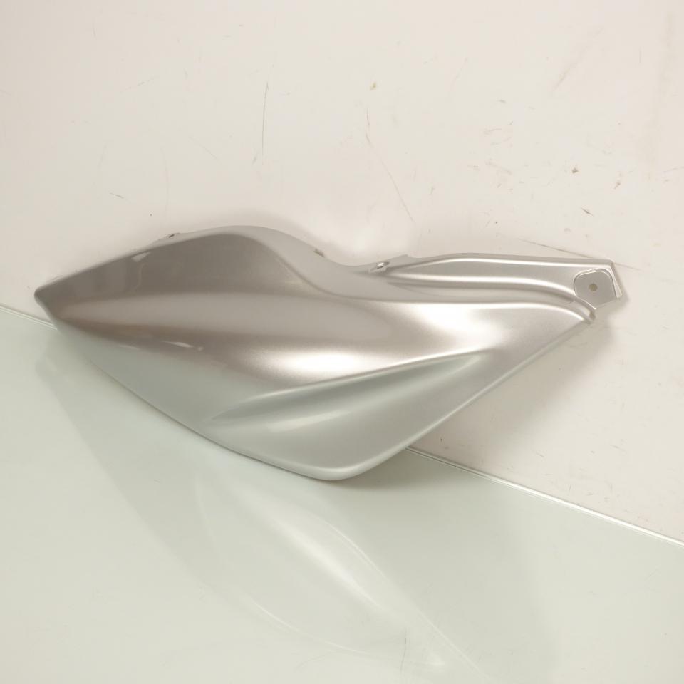 Coque arrière droite One pour Scooter MBK 50 Nitro gris argenté Occasion