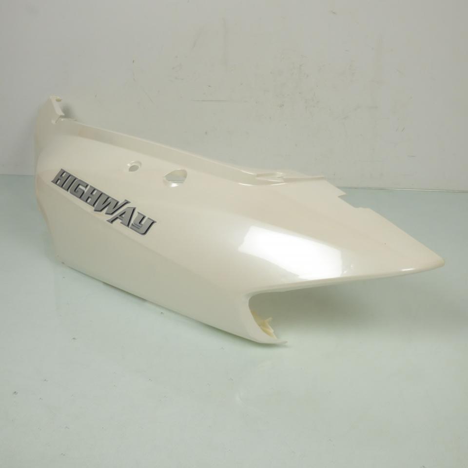 Coque arrière gauche origine pour Scooter Benzhou 125 YY125T-12 TM00-070100006 blanc Neuf