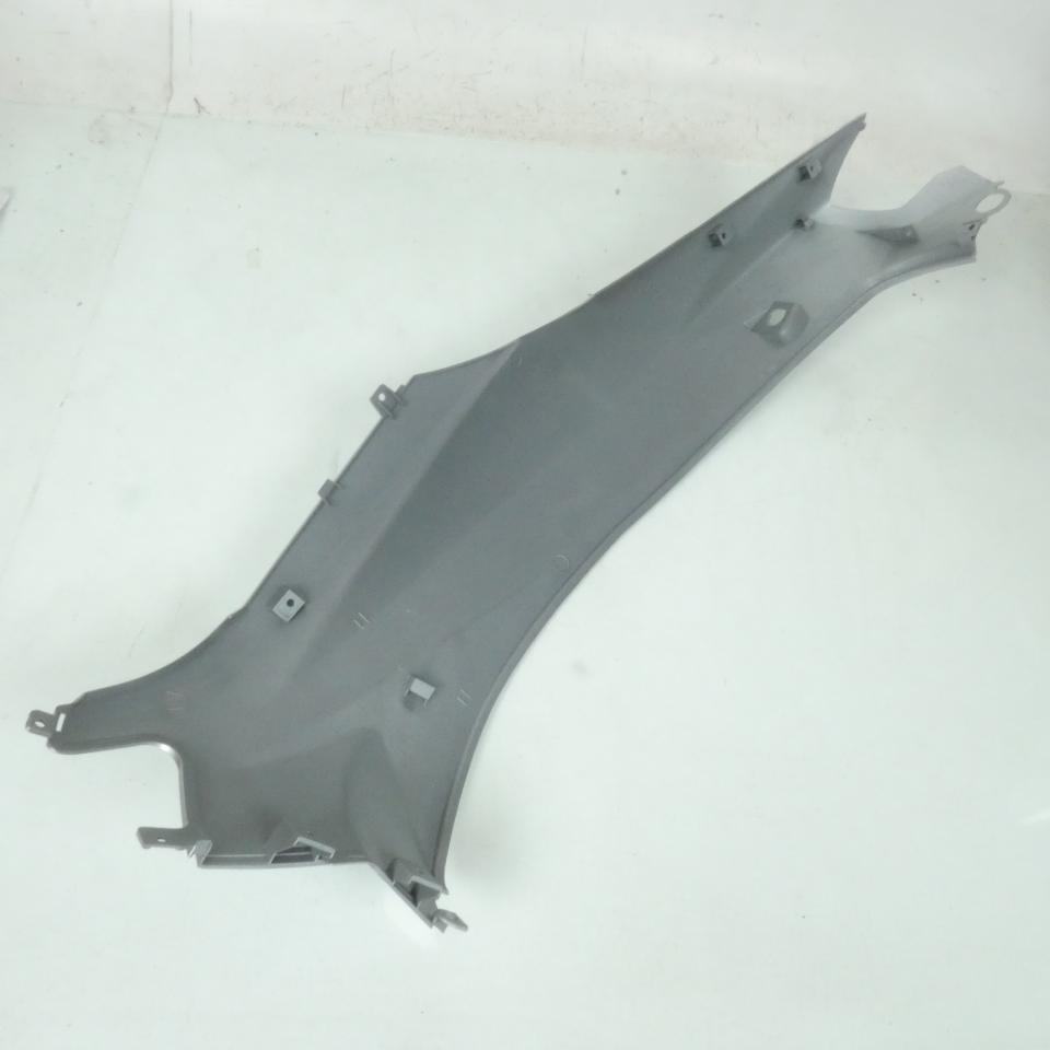Coque arrière gauche pour scooter Peugeot 50 Tweet 802005M8 83600-Z6A Gris Neuf