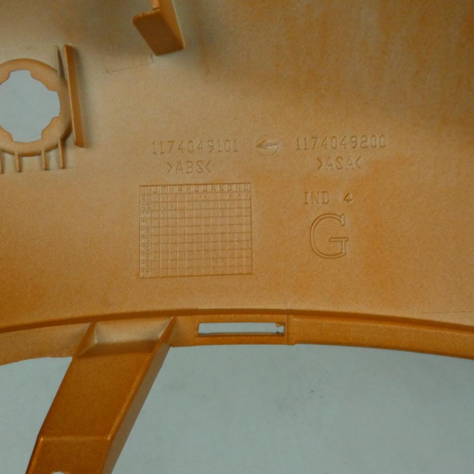 Coque ARG orange pour scooter Peugeot 50 Vivacity 1174049101 740491AB neuf