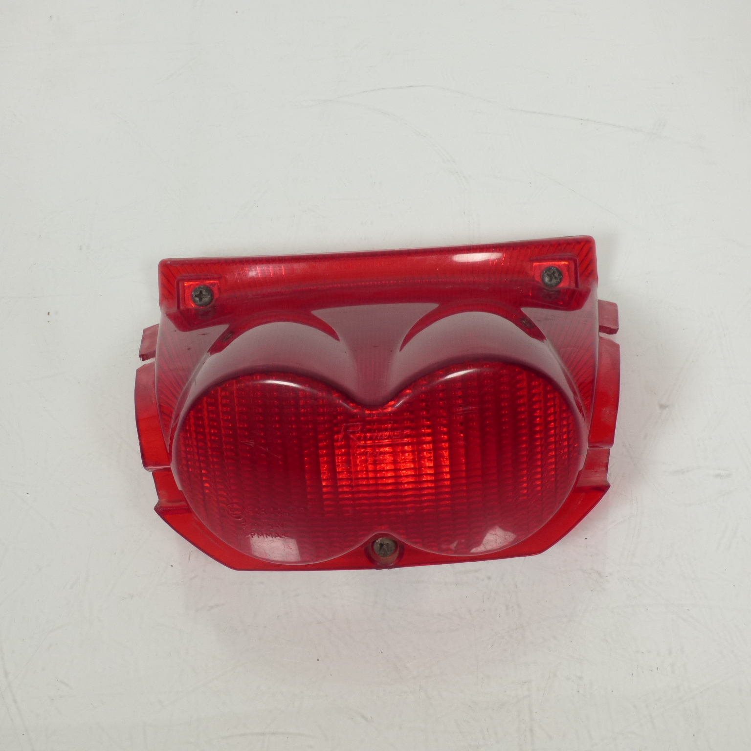 Feu arrière origine pour Scooter MBK 50 Ovetto 1997 à 2006 5AD-H4700-00 Occasion