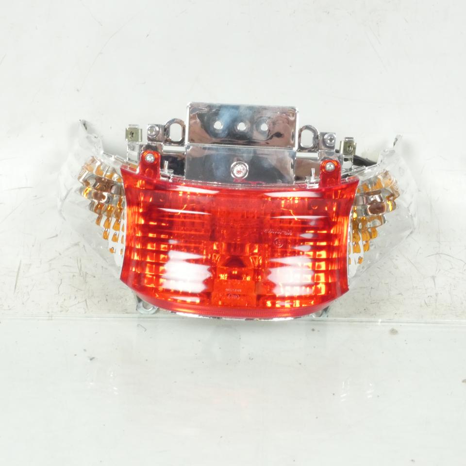 Feu arrière Générique pour scooter TNT 50 ROMA 4T 1 connecteur Chen Liang Neuf