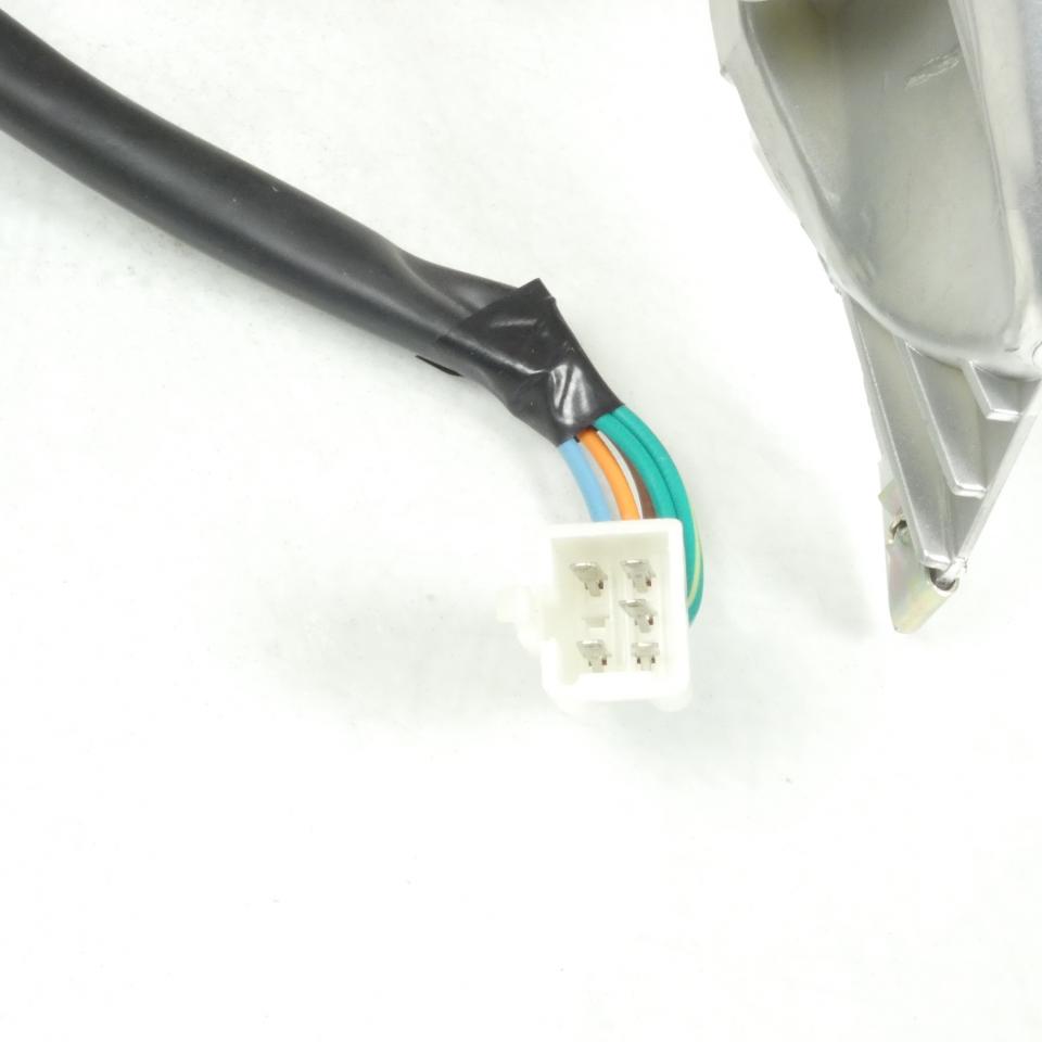 Feu arrière Générique pour scooter TNT 50 ROMA 4T 1 connecteur Chen Liang Neuf