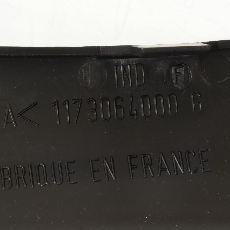 Sabot bas de caisse gauche origine pour Scooter Peugeot 50 Buxy 1173521970 / 730640NK Neuf