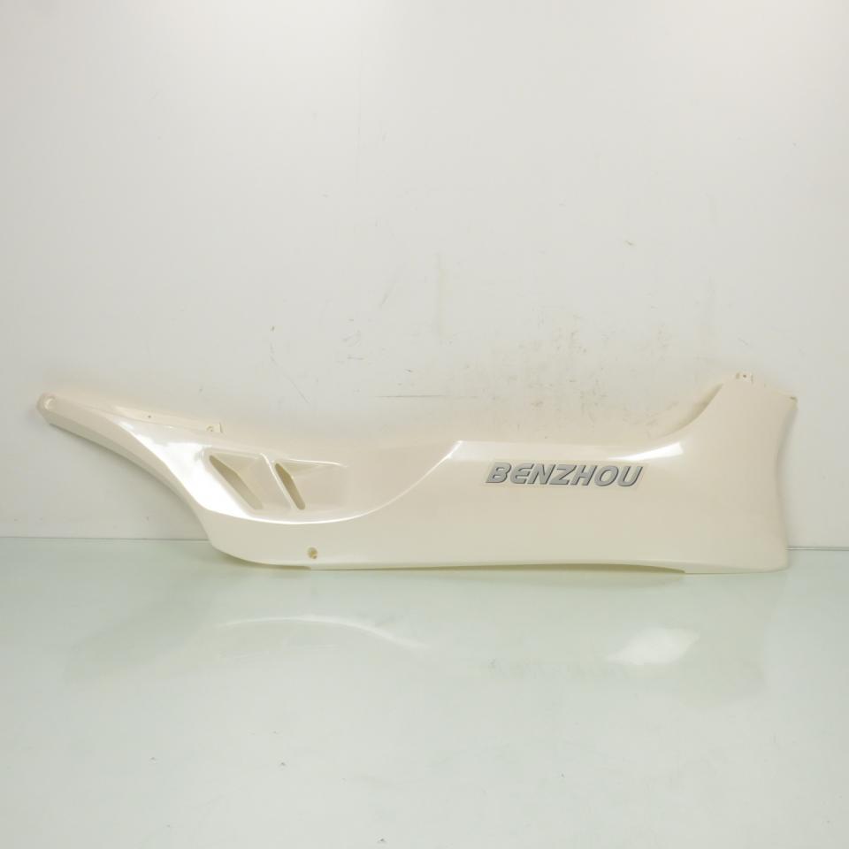 Sabot bas de caisse droit origine pour Scooter Benzhou 125 YY125T-12 TM00-070100005 blanc Neuf