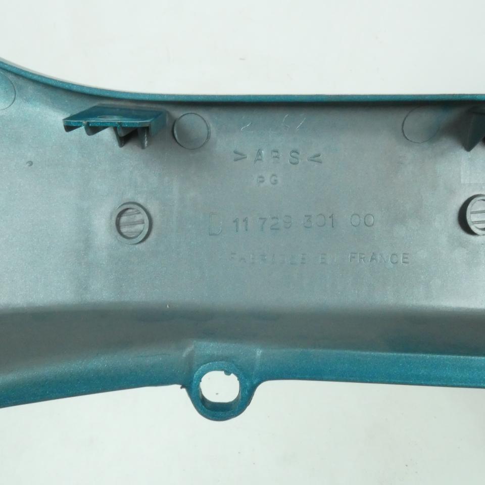 Sabot bas caisse droit pour scooter Peugeot 125 SV Geo 729301BE bleu Turquoise