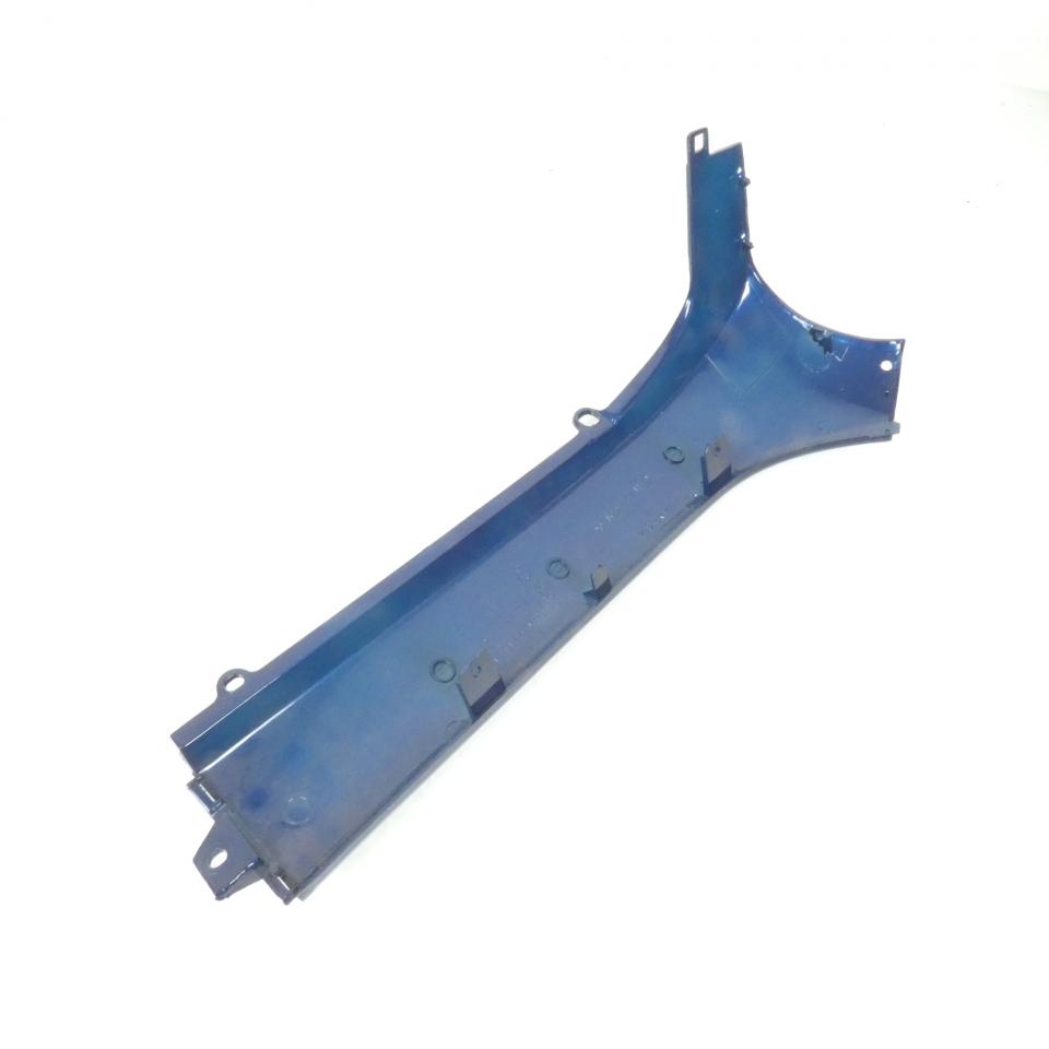 Sabot bas caisse droit pour scooter Peugeot 125 SV Geo 729301NB bleu Foncé