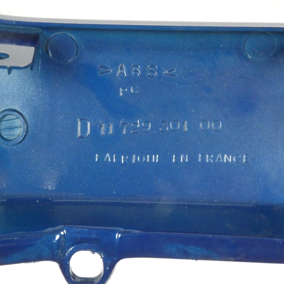 Sabot bas caisse droit pour scooter Peugeot 125 SV Geo 729301NB bleu Foncé